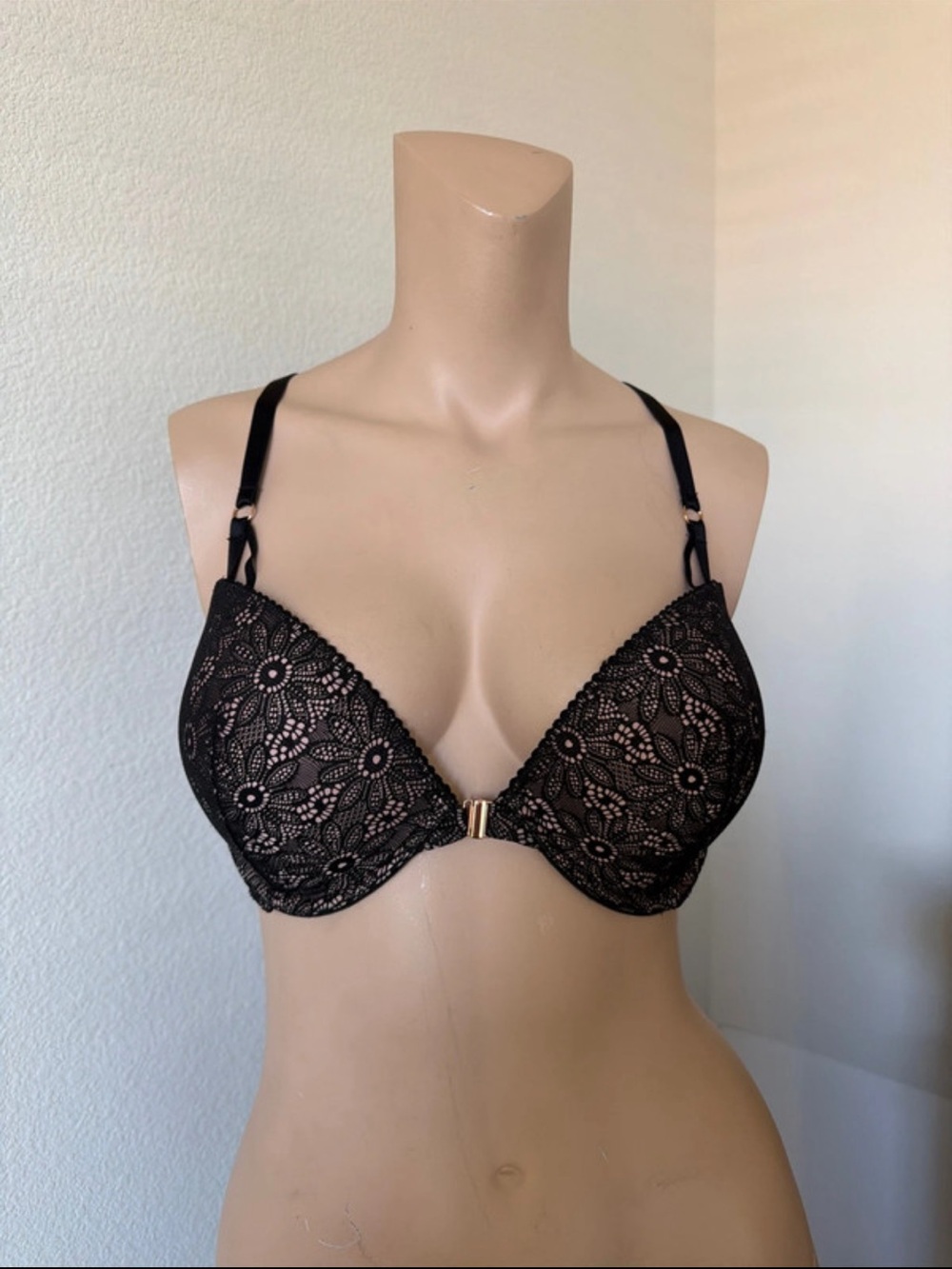 New Victorias Secret Very Sexy Push-Up Bra 34DD